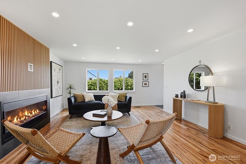 4th image of 5247 21st Avenue SW