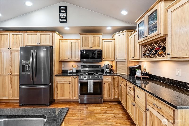 4th image of 1035 Red Tail Lane