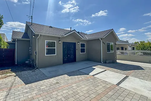 1206 N Alexandria Ave Photo 1