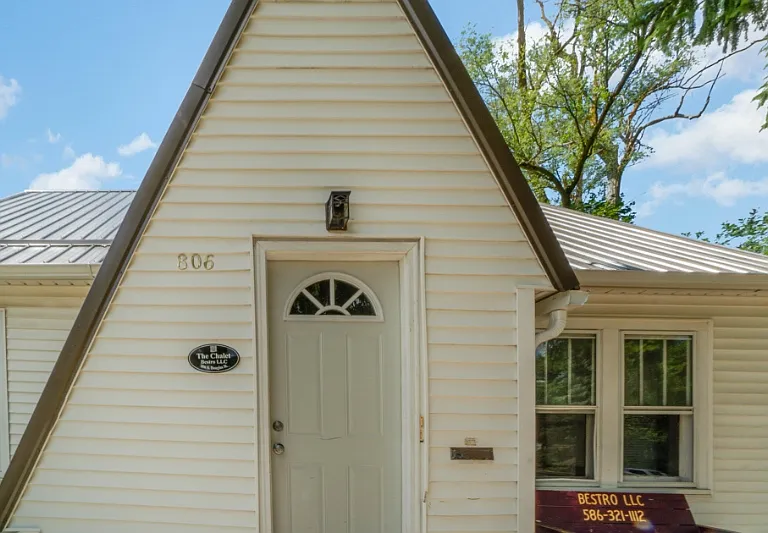806 S Douglas St — Photo 5