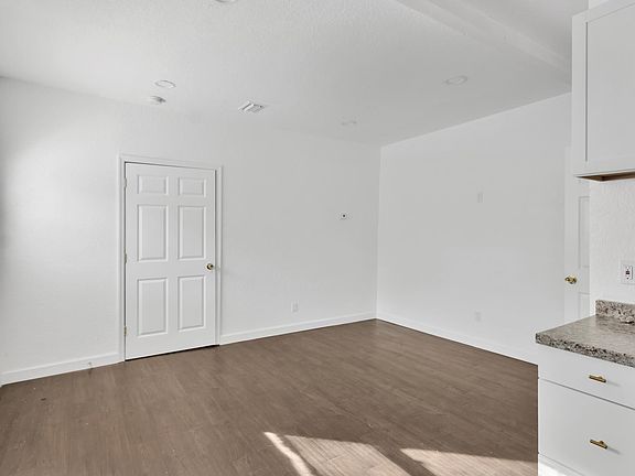 3rd image of 610 Woodlawn St #1