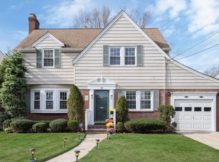 41 Dogwood Ave, Malverne, NY 11565