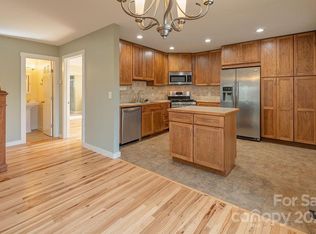 128 Rainbow Ln, Black Mountain, NC 28711