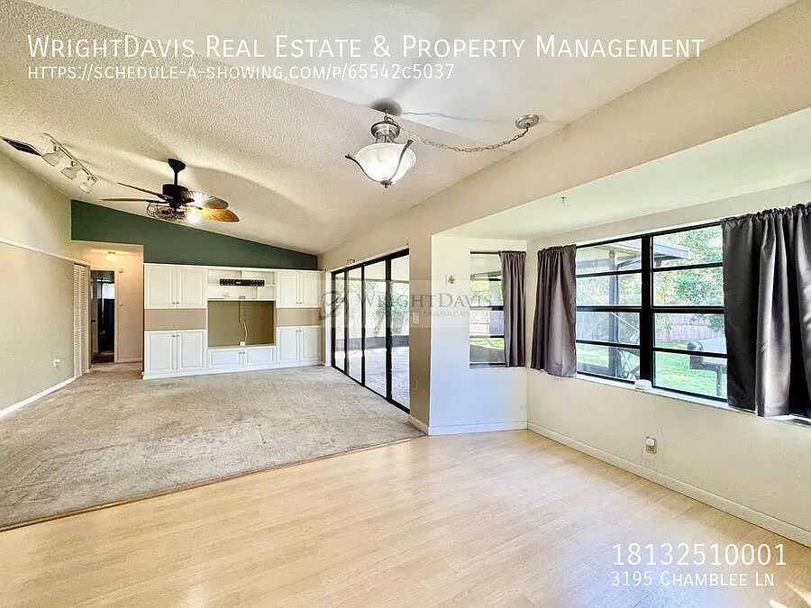 Charming 3/2 with huge backyard in Clearwater! — Photo 4