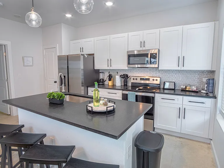 1018 Delaware St #2 — Photo 2