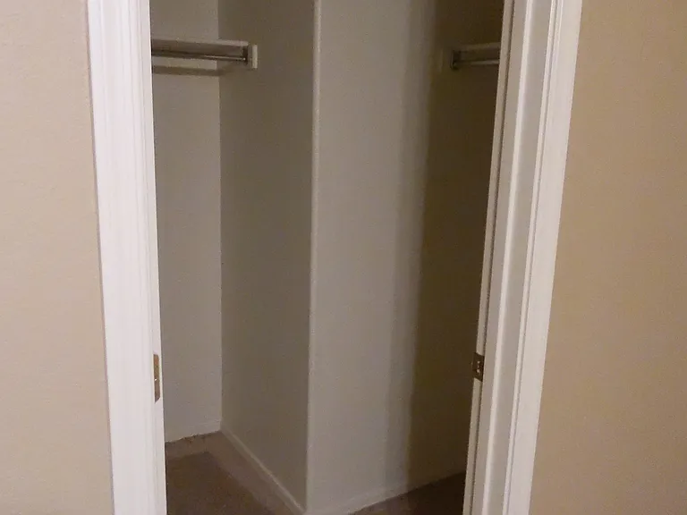 906 E Desert Rose Trl — Photo 14