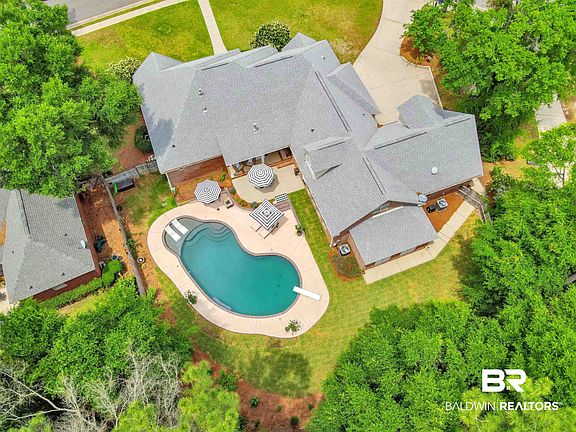 3rd image of 206 N Circle Dr