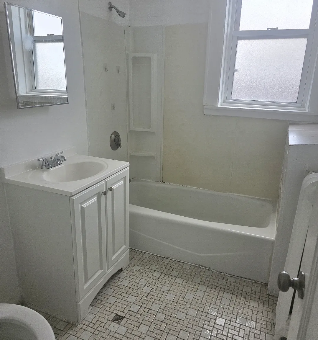 Studio, 700 sqft, $1,025 — Photo 3