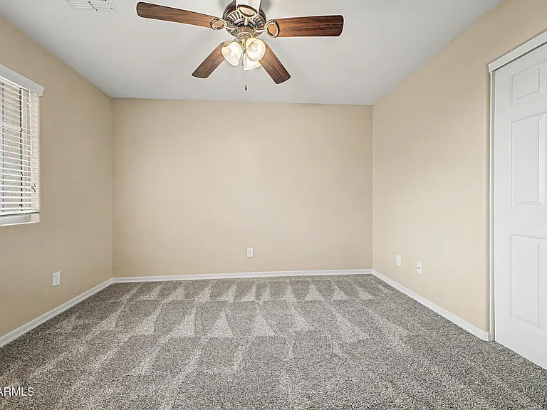 2531 E Eleana Ln — Photo 30