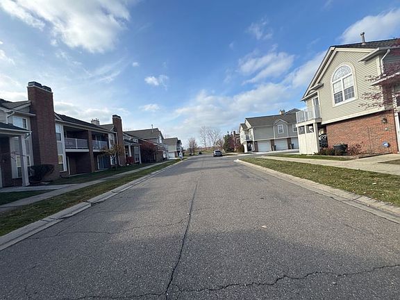 Exterior Neighborhood (street photo)