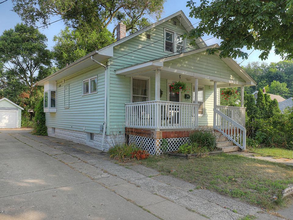 1st image of 1069 Woodrow Ave NW