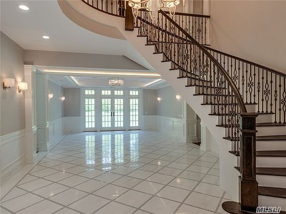 5th image of 35 Stone Hill Dr