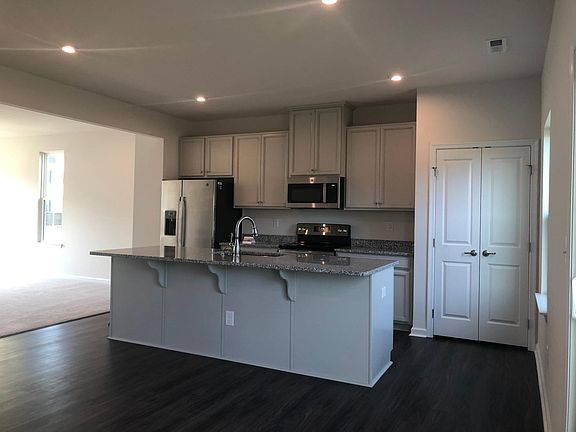 3rd image of 2551 Grantham Place Dr