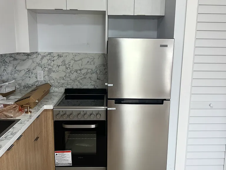 2555 SW 67th Ave #6 — Photo 7