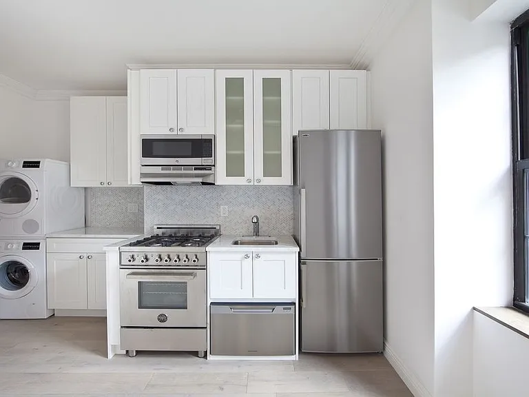 115 Henry St #5B — Photo 6