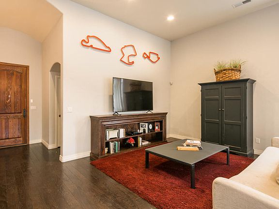 5th image of 8424 Chateau Dr NE