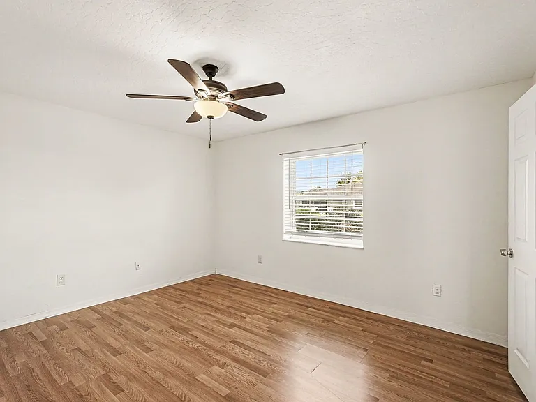 880 Vocelle Ave — Photo 14