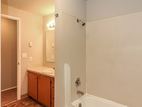 5th image of 4412 NW Wedgewood Ln APT 14