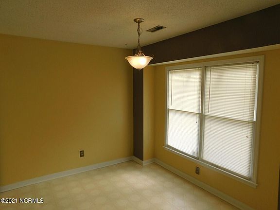 5th image of 372 Lee Dr