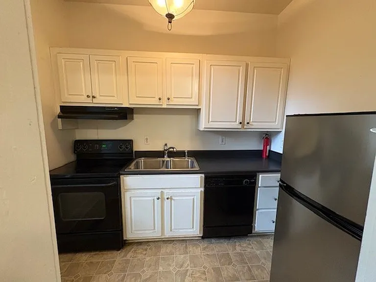 946 Magnolia St #3 — Photo 3