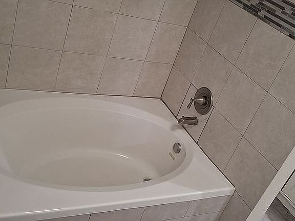 5th image of 12007 Fairpoint Dr