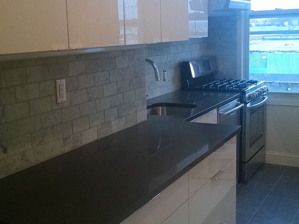 1st image of 417 Van Brunt St APT 3R