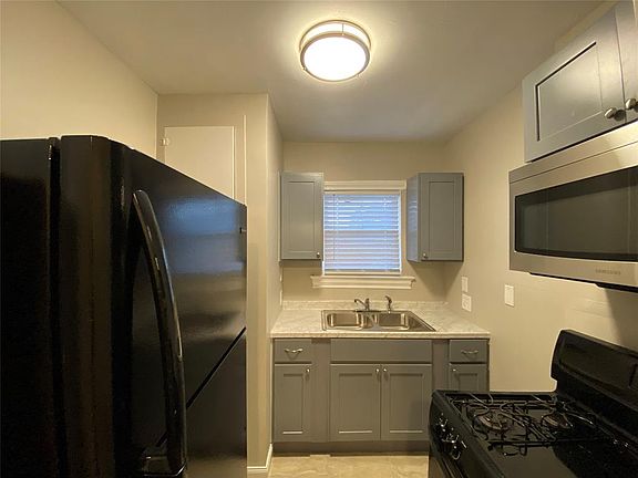 4th image of 4219 Lamar St #D