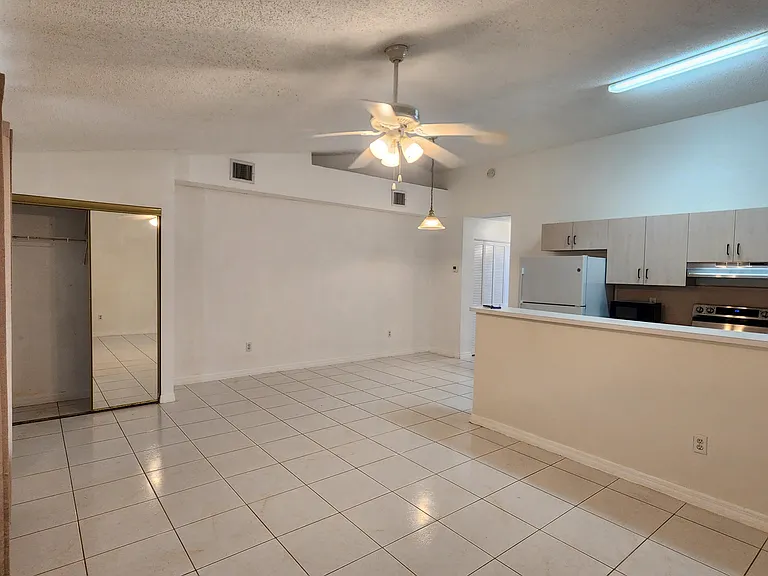 500 NE 3rd St #109 — Photo 3