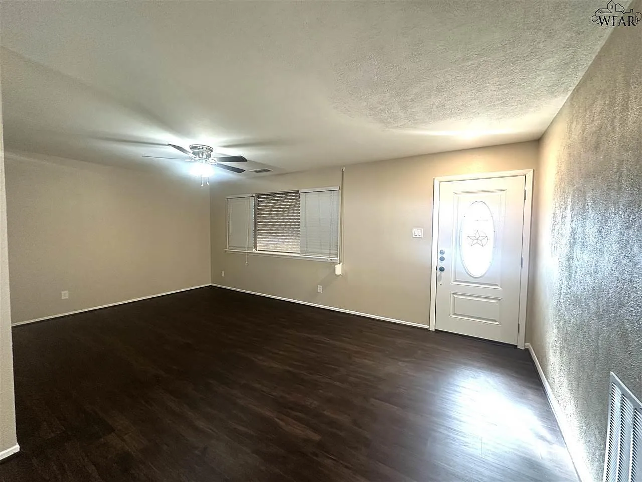 4 bed, 2.5 bath, 1428 sqft, $2,000 — Photo 3