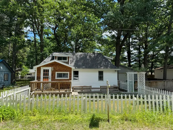 605 Cedar Ave, Prudenville, MI 48651