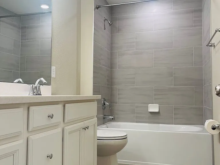 12830 Josslyn Ln — Photo 14