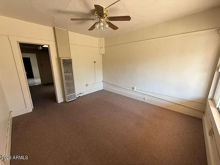 830 E 9th St #3 — Photo 3