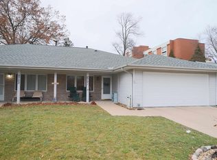 2721 W Briarcliffe Ln, Peoria, IL 61604