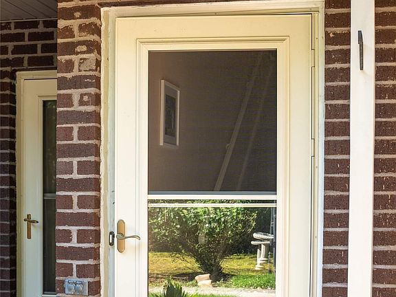 2nd image of 852 Skyline Dr #852