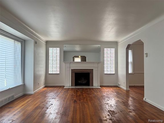 4th image of 16757 Greenview Ave