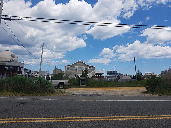 2nd image of 1276 E Bay Ave