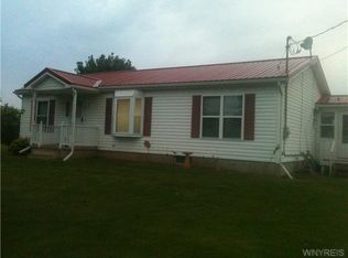 8955 Ernest Rd, Middleport, NY 14105