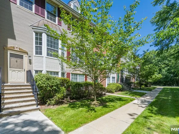 511 Quince Ct, Mahwah, NJ 07430