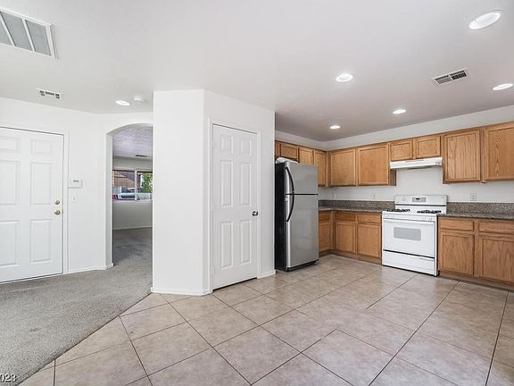 4th image of 1006 Grand Cerritos Ave