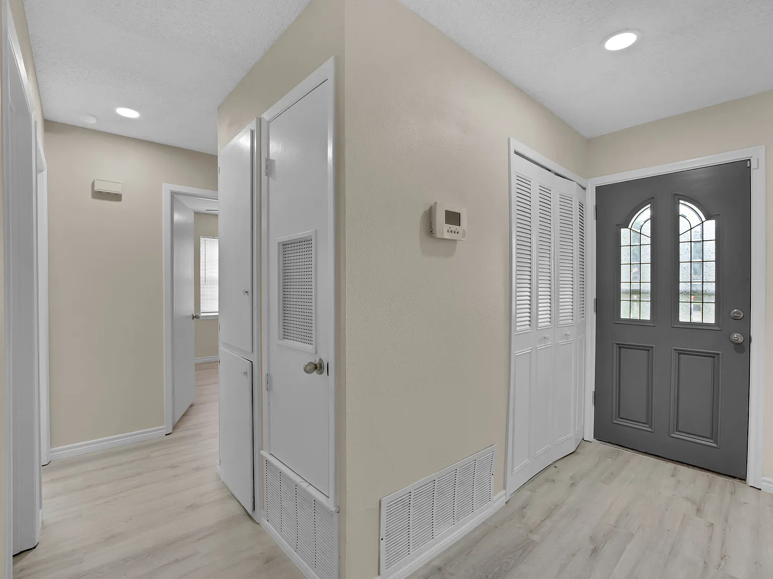4 bed, 1406 sqft, $1,900 — Photo 3