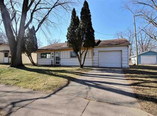 2061 Ontario Cir, Fort Wayne, IN 46802