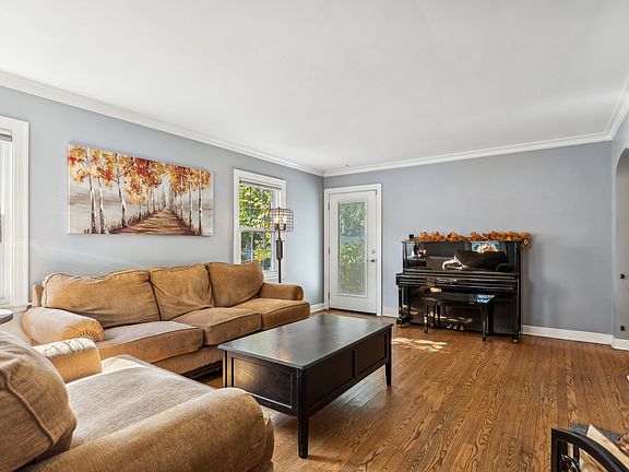3rd image of 526 S Evergreen Ave