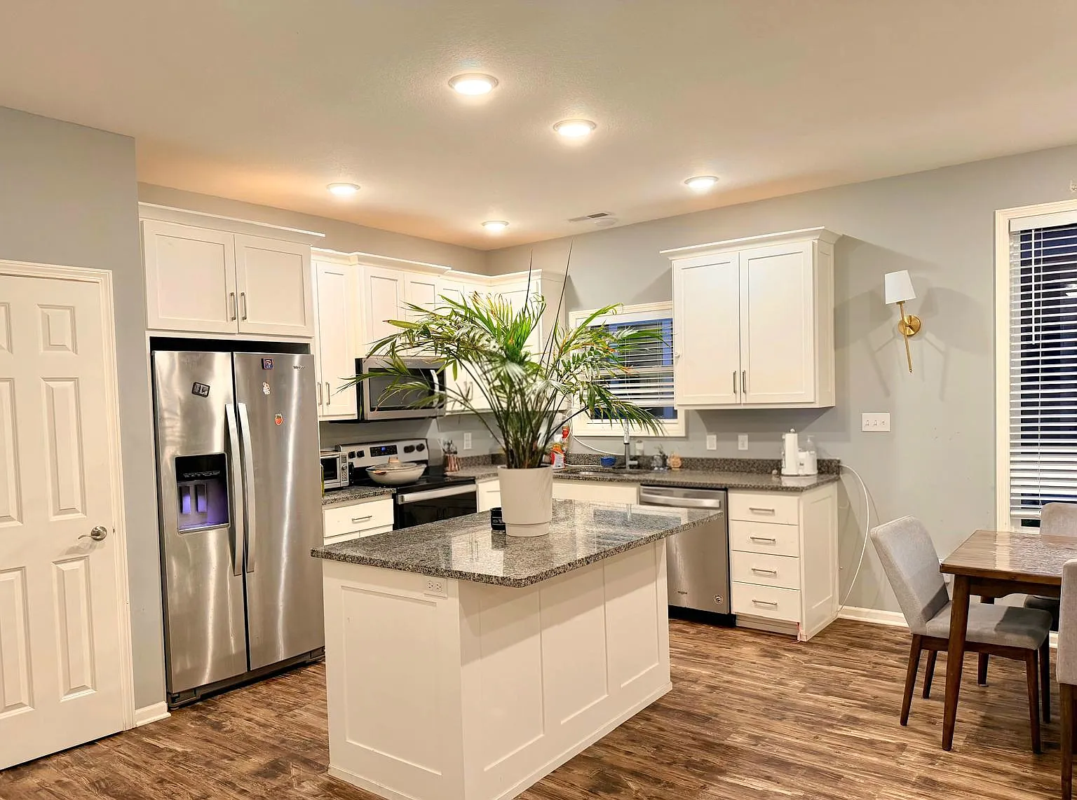 2 bed, 1274 sqft, $1,750 — Photo 4