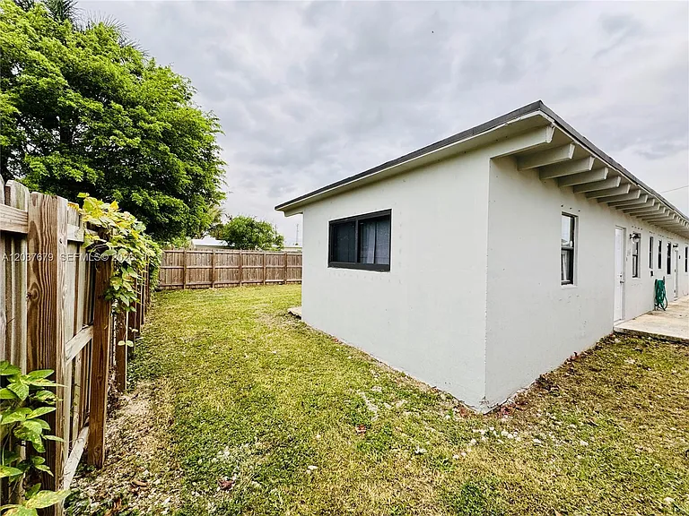 536 SW 6th Ter #536 — Photo 8