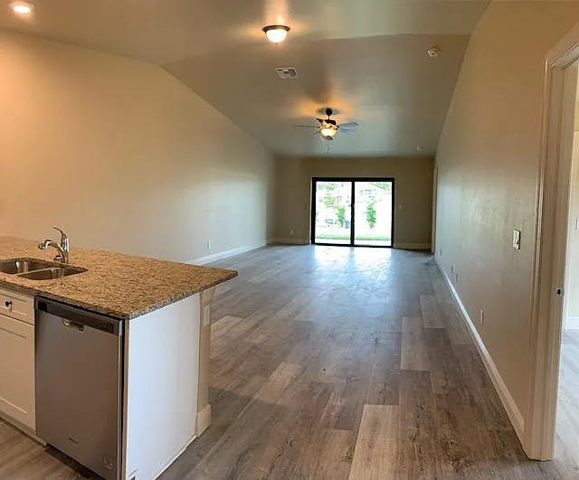 1625 SW 32nd Ter — Photo 7