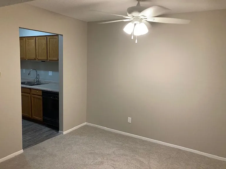 Hollow Hills Apartments — Photo 76