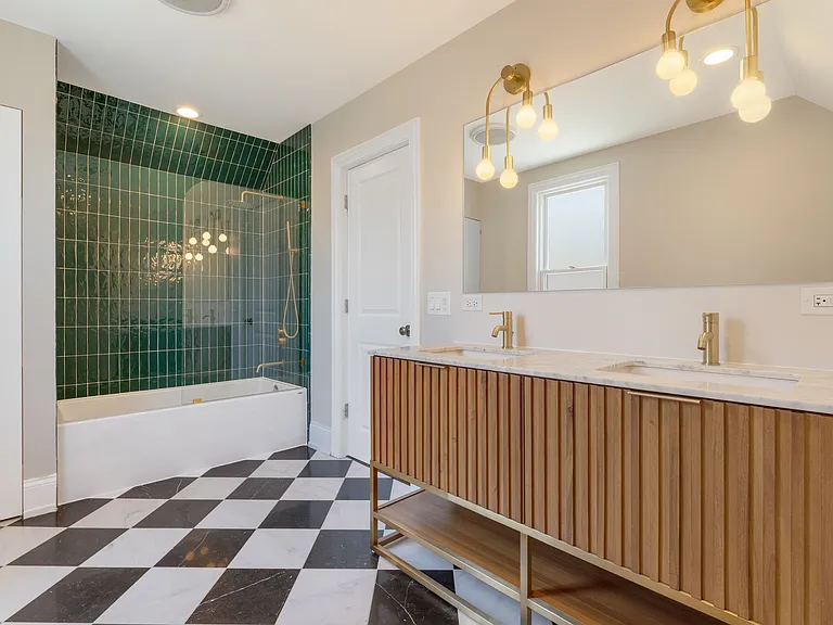 2823 N Albany Ave — Photo 17