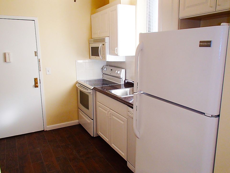 1st image of 39 Longview Ave APT 104