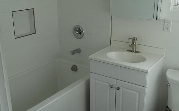 4th image of 304 Camaritas Ave