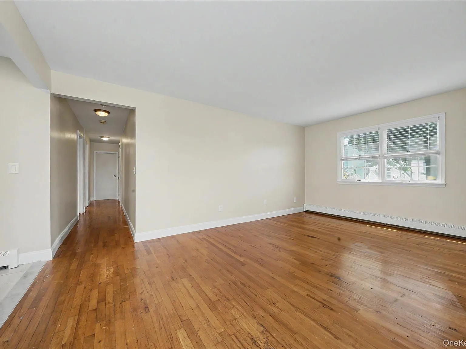 3 bed, 1.0 bath, 1230 sqft, $3,400 — Photo 2